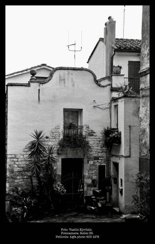 Foto: Vasilis Kyritsis.  
Fotocamera: Rollei 35.
Pellicola: Agfa photo 400 APX