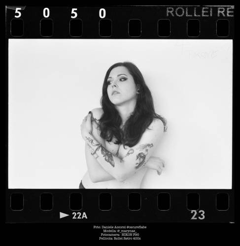 Foto: Daniele Accorsi @oscurefiabe
Modella: @_marynae_
Fotocamera:  NIKON F90
Pellicola: Rollei Retro 400s