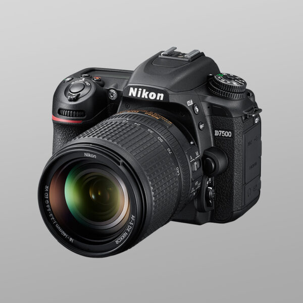 Nikon D7500 con AF-S 18-140 f/3.5-5.6G ED VR - Garanzia Ufficiale Nital 4 anni