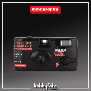 Fotocamera pre-caricata con rullino bianco e nero 35mm 27 pose | Lomography