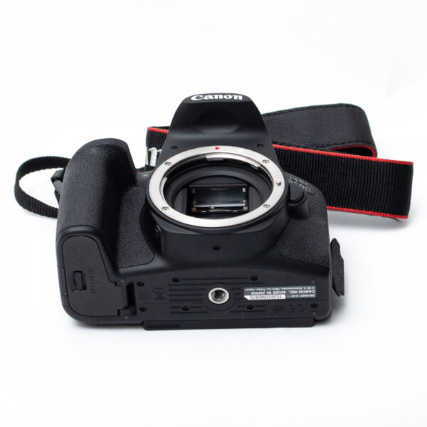 USATO: Canon EOS 850D - immagine 8