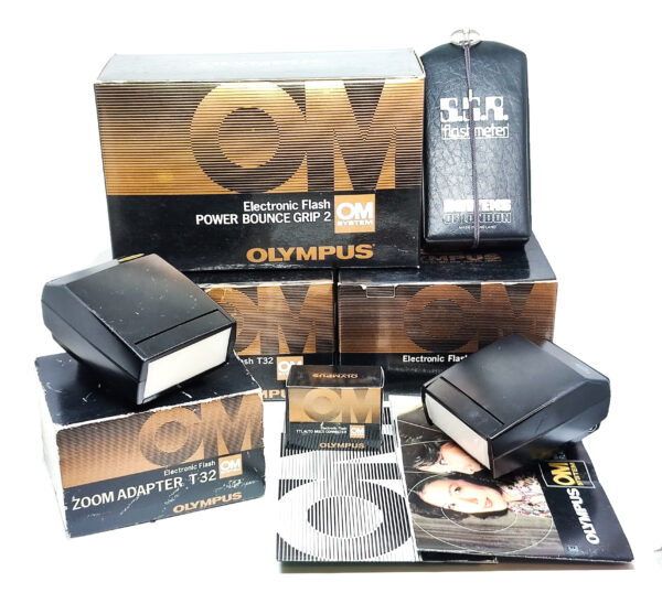 USATO: Kit flash da studio Olympus T32 x2 + accessori ed esposimetro