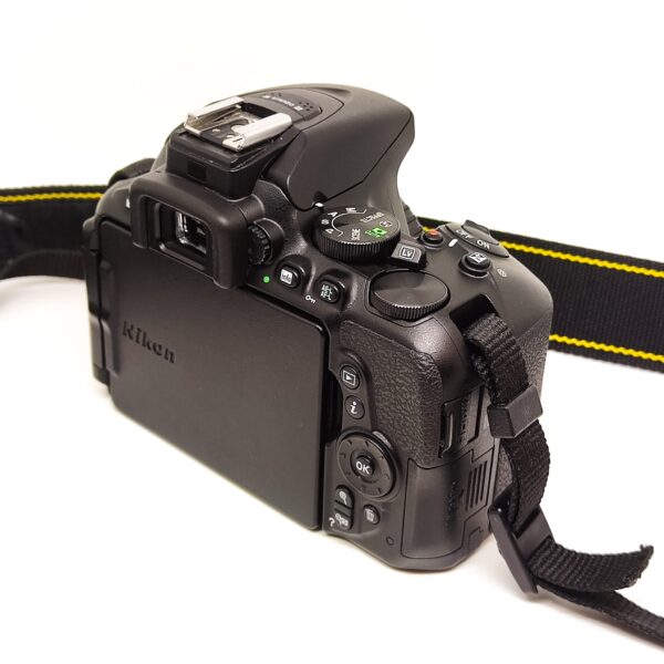 USATO: Nikon D5600 Body - immagine 5