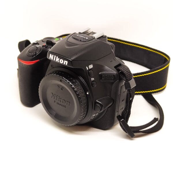 USATO: Nikon D5600 Body - immagine 2