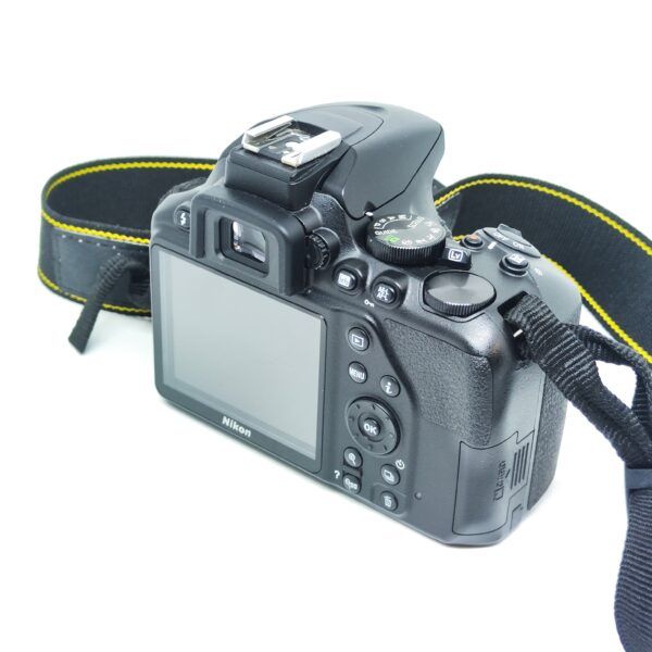 USATO: Nikon D3500 Body - immagine 4