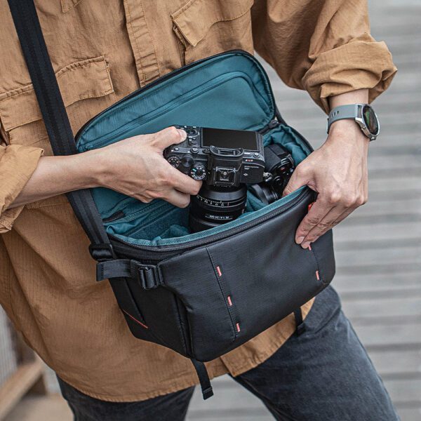 Borsa PGYTECH OneMo Sling 7L | Nero (Space Black) - immagine 5