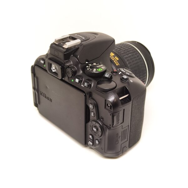 USATO: Nikon D5500 kit AF-P 18-55mm f/3.5-5.6 G DX VR - immagine 3
