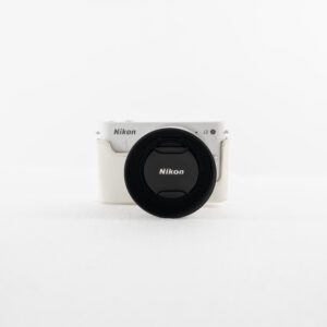 USATO: NIKON 1  J2 Body White kit  ob. Nikon One 10-30 mm f/3,5-5,6 VR Silver
