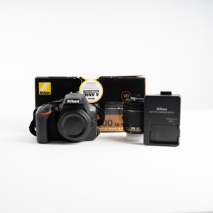 Nikon D3500 kit AF-P 18-55mm f/3.5-5.6 G DX VR